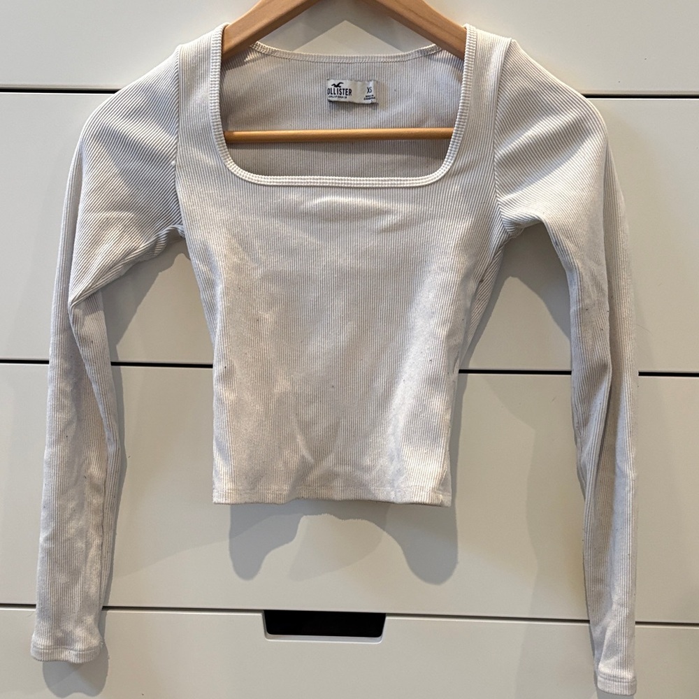 Hollister Cream Long Sleeve Crop Top